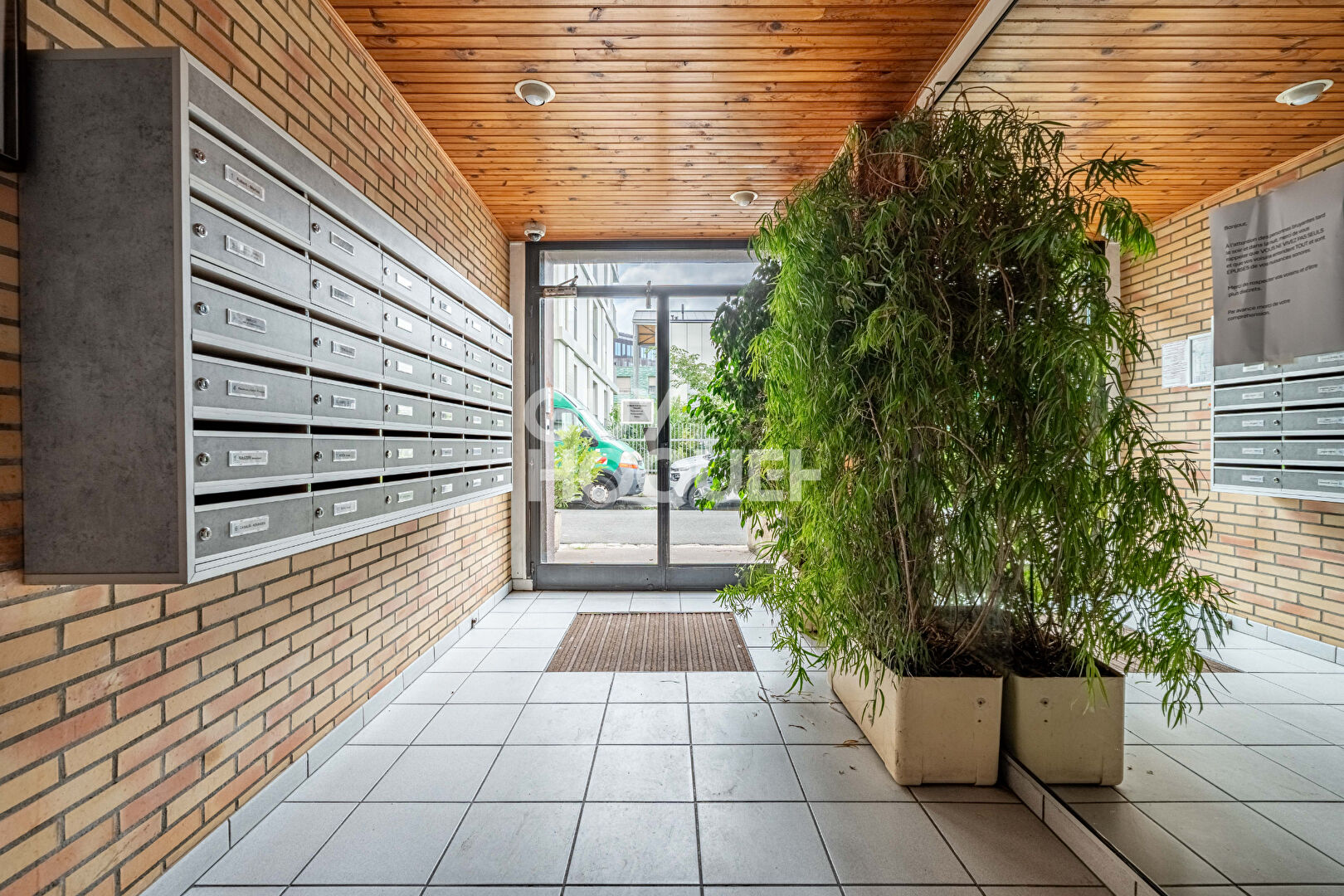 APPARTEMENT 2 PIECES PROCHE METRO GABRIEL PERI
