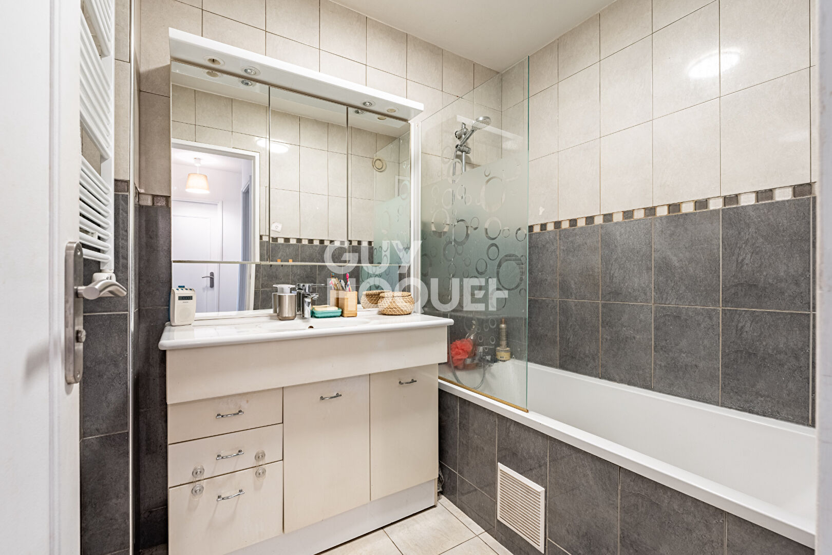 APPARTEMENT 3 PIECES AVEC CAVE ET PARKING