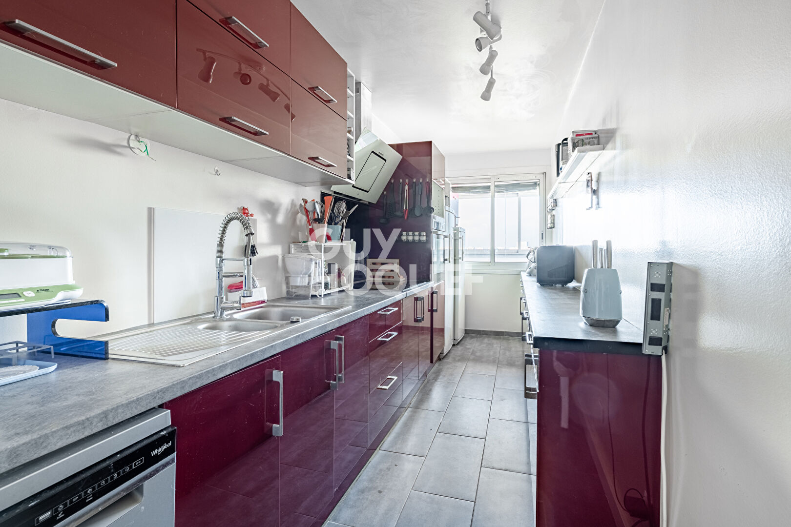 APPARTEMENT 5 PIECES EN DERNIER ETAGE