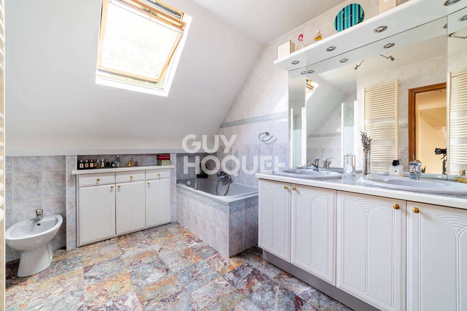 MAISON AVEC 4 CHAMBRES, JARDIN DE 200m² et GARAGE - Proche Gare de La-Garenne-Colombes