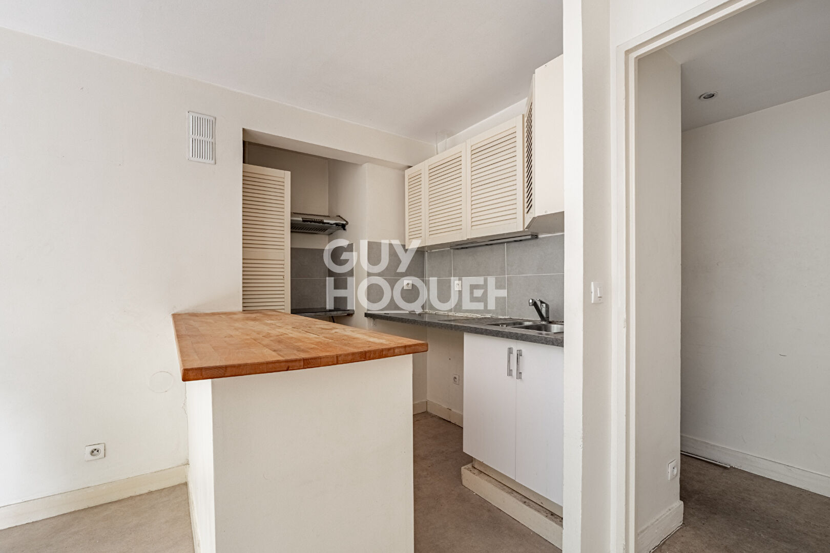 APPARTEMENT 2 PIECES AVEC JARDIN, PARKING ET CAVE