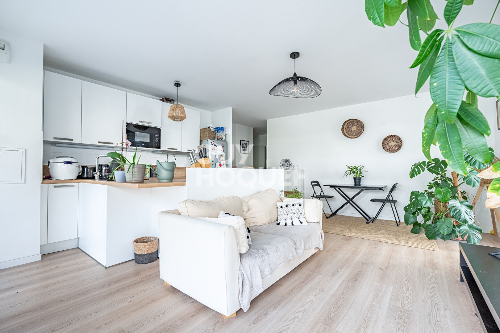 APPARTEMENT 4 PIECES AVEC TERRASSE ET PARKING