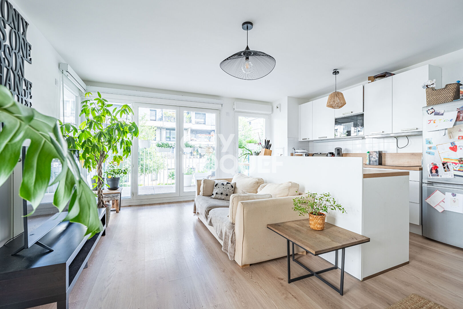 APPARTEMENT 4 PIECES AVEC TERRASSE ET PARKING