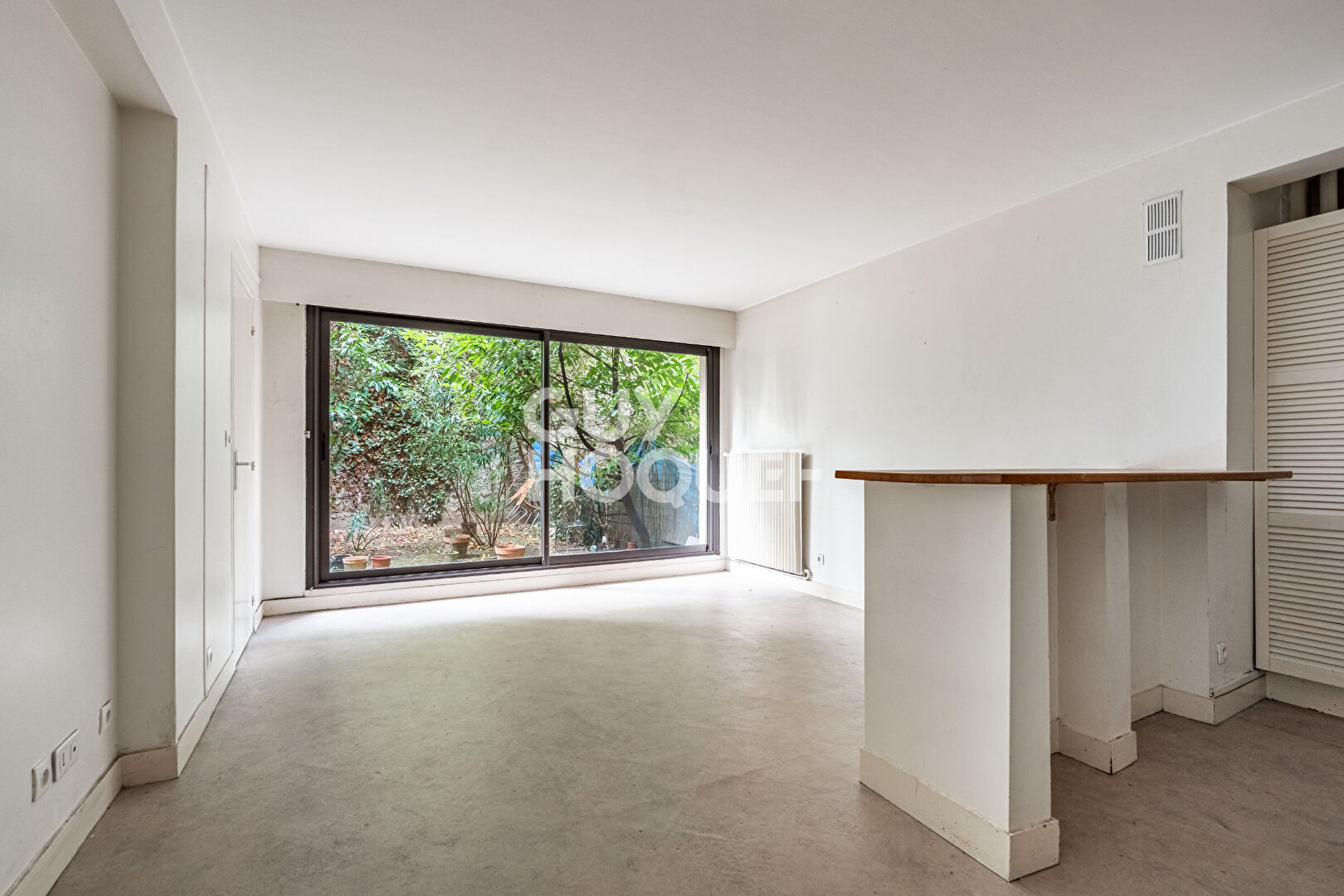 APPARTEMENT 2 PIECES AVEC JARDIN, PARKING ET CAVE