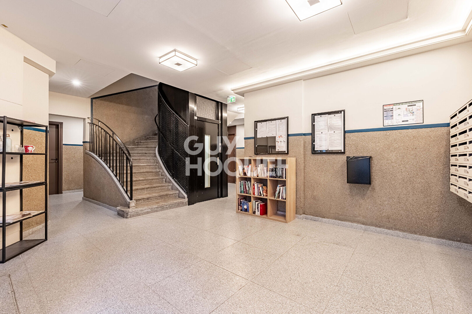 APPARTEMENT 2 PIECES - 4EME ETAGE AVEC ASCENSEUR