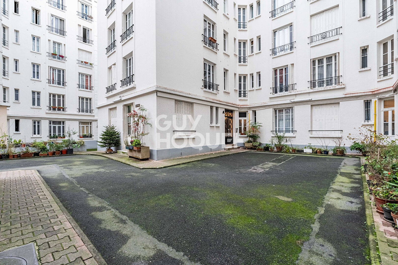 APPARTEMENT 2 PIECES - 4EME ETAGE AVEC ASCENSEUR