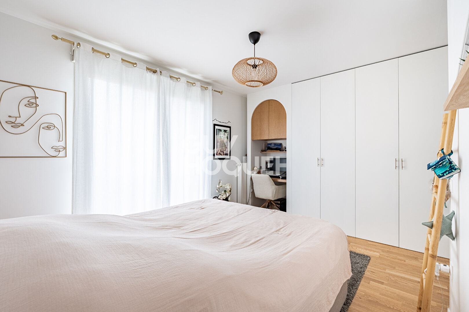 APPARTEMENT 3 PIECES AVEC TERRASSE PROCHE METRO GABRIEL PERI