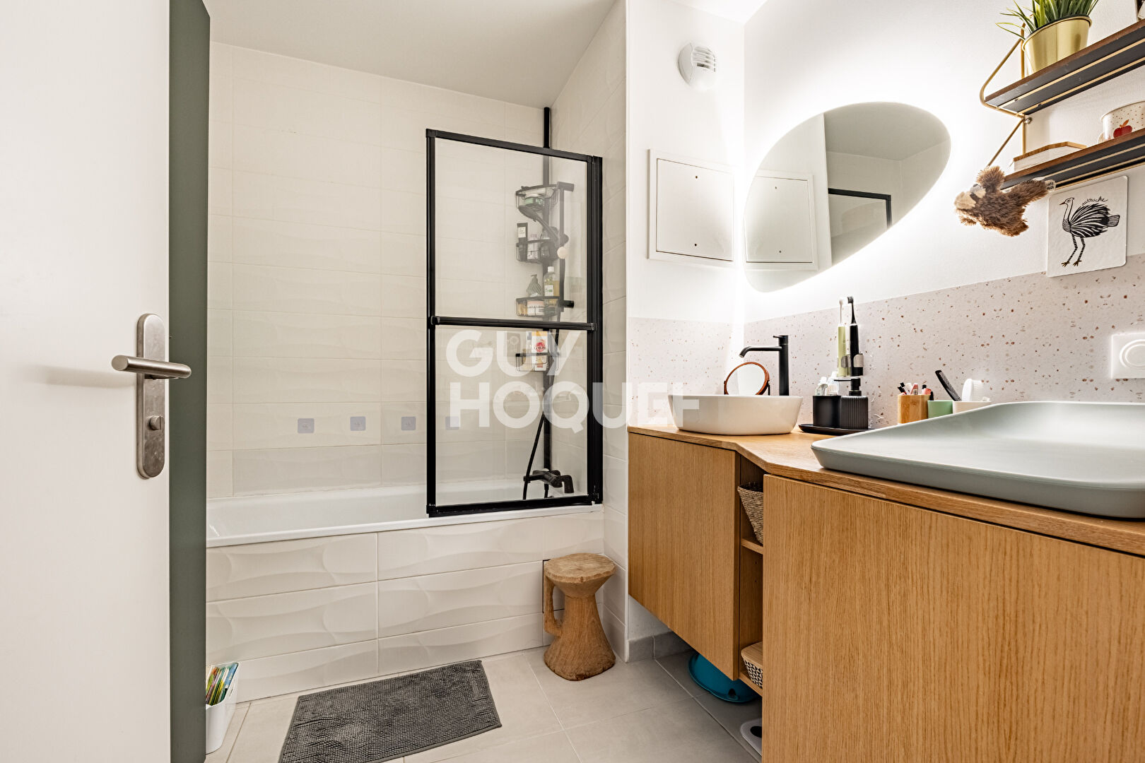 APPARTEMENT 3 PIECES AVEC TERRASSE PROCHE METRO GABRIEL PERI