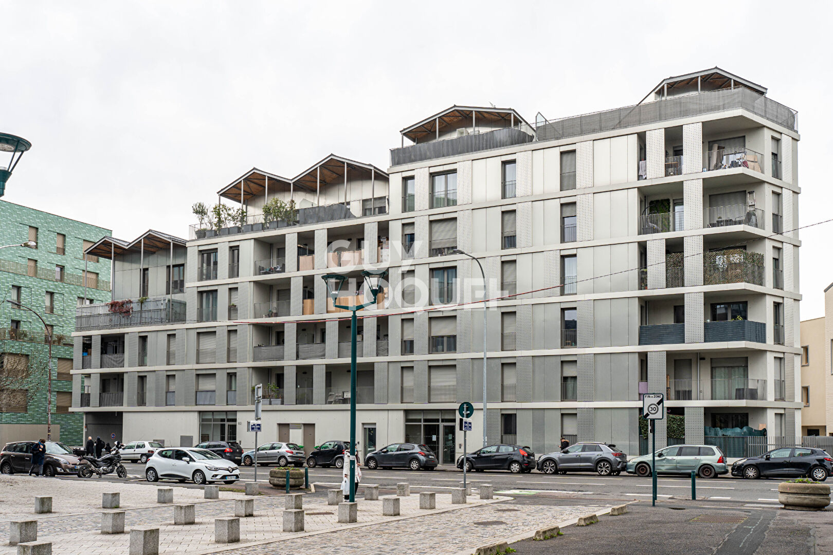 APPARTEMENT 3 PIECES AVEC TERRASSE PROCHE METRO GABRIEL PERI