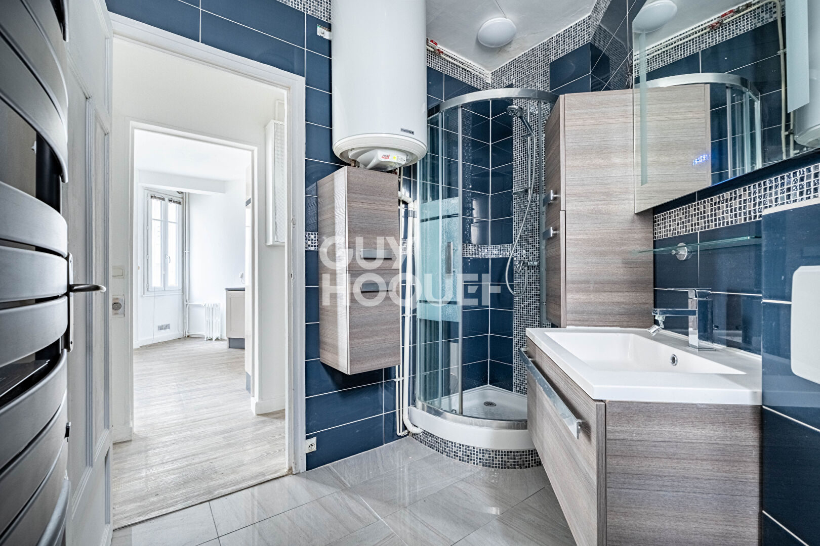 APPARTEMENT 2 PIECES - 4EME ETAGE AVEC ASCENSEUR