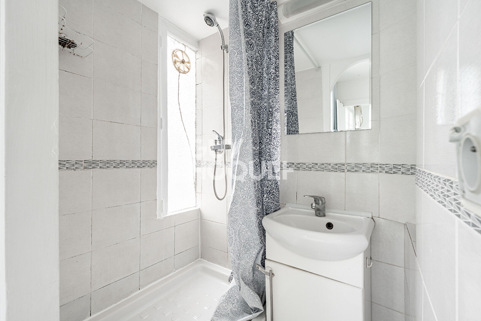 APPARTEMENT 2 PIECES PROCHE METRO GABRIEL PERI