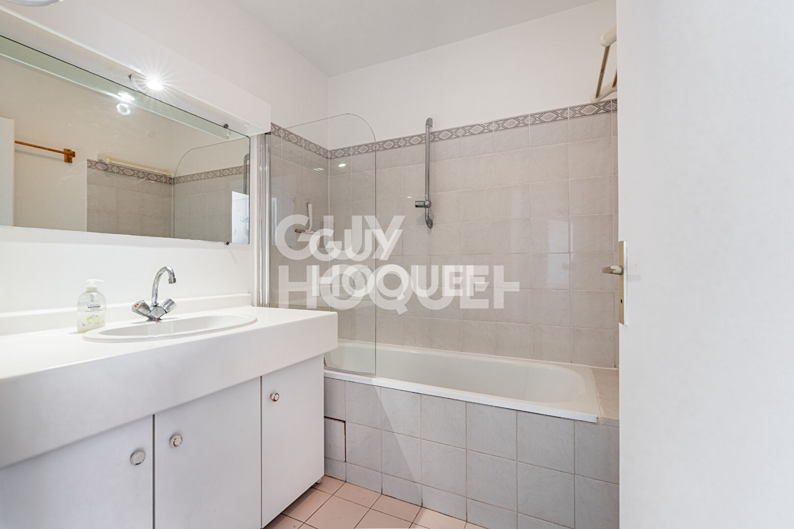 Appartement 2 Pièces de  46,52 m²  avec balcon et parking  - ASNIERES