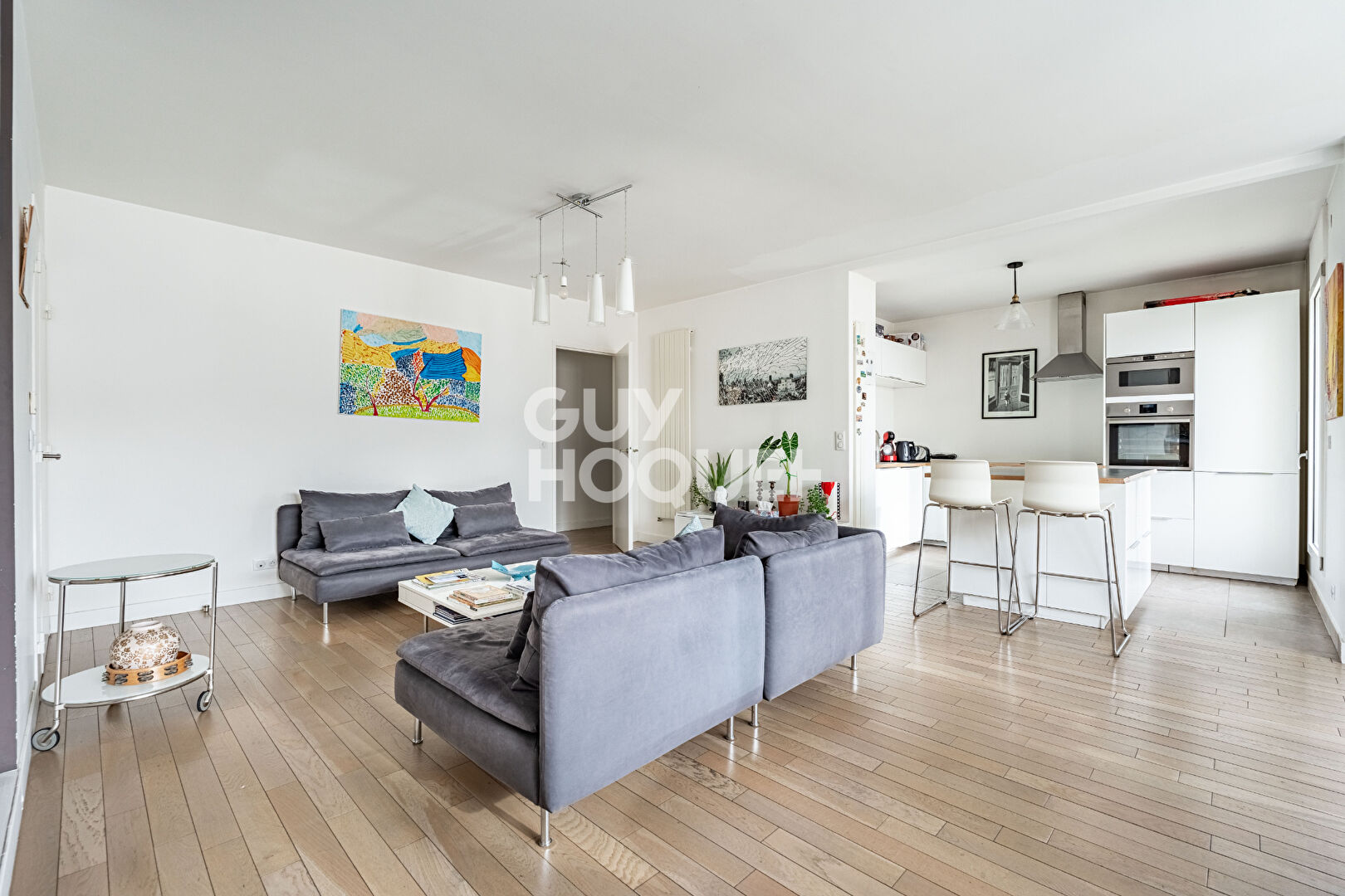 APPARTEMENT 5 PIECES EN DERNIER ETAGE AVEC TERRASSE, PARKINGS ET CAVE