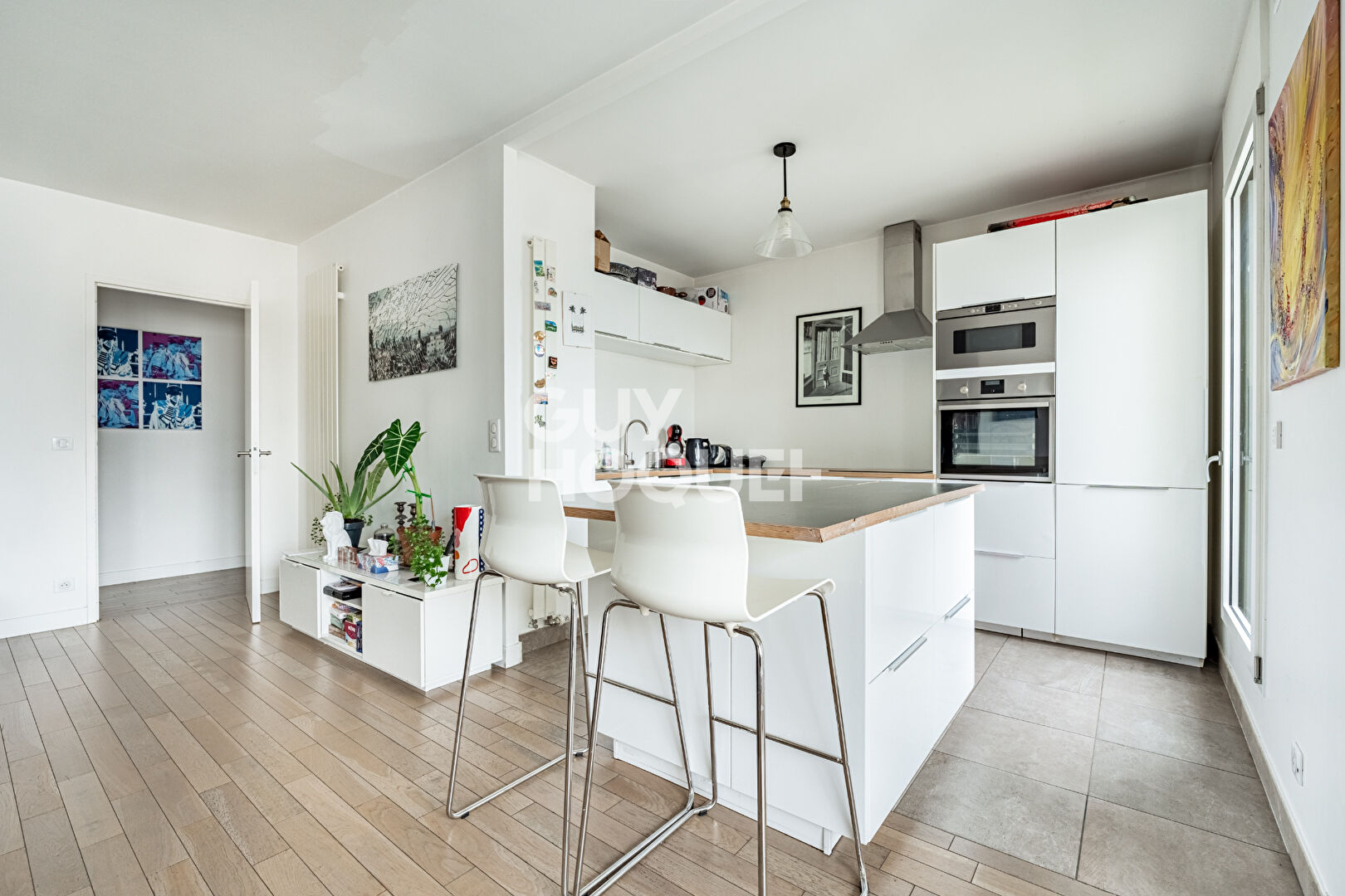 APPARTEMENT 5 PIECES EN DERNIER ETAGE AVEC TERRASSE, PARKINGS ET CAVE