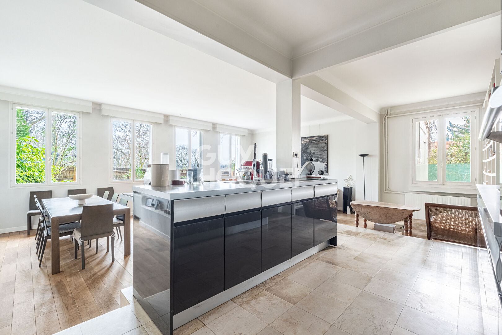 MAISON QUARTIER DES BRUYERES - 9 PIECES