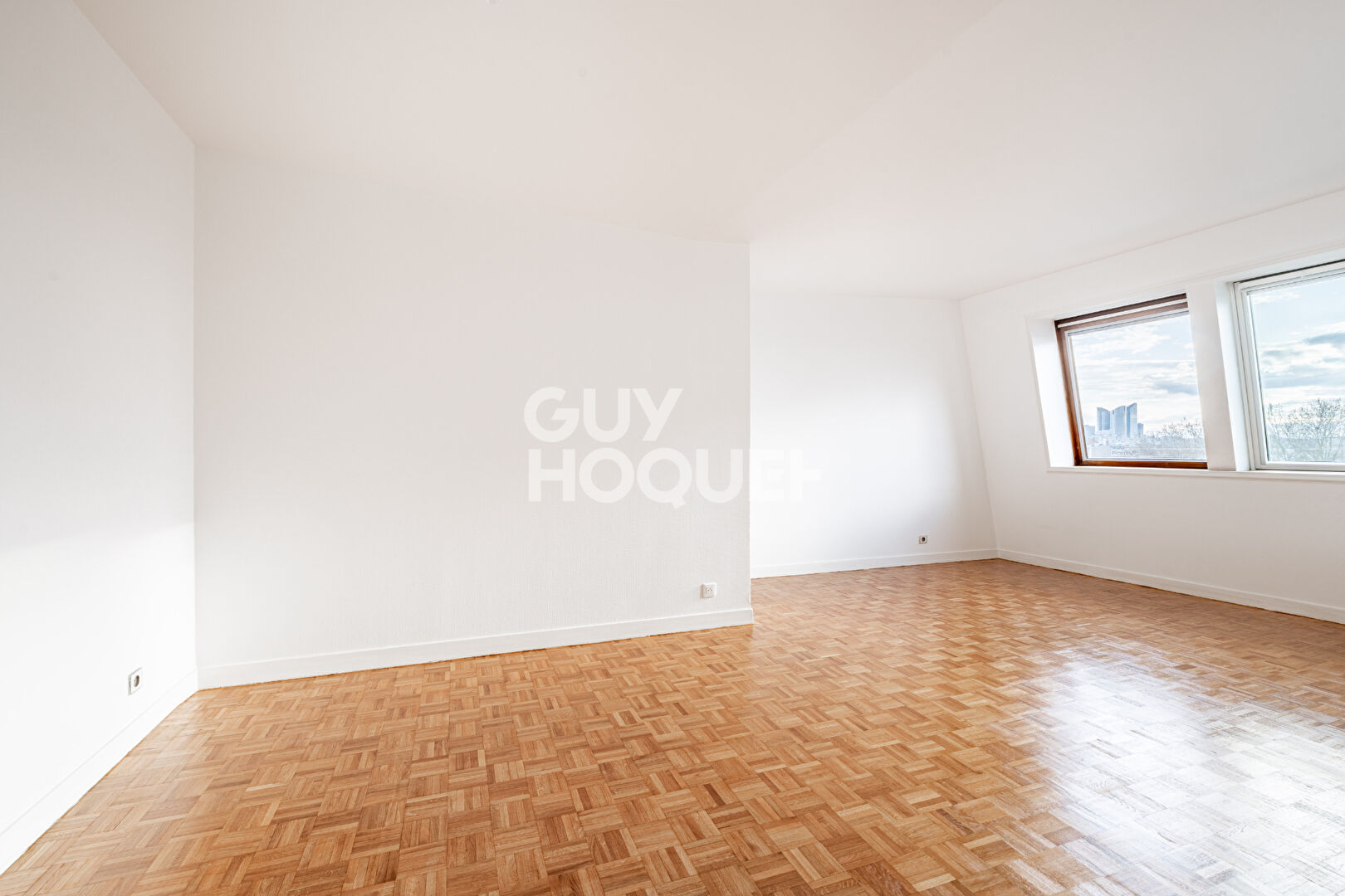 4 PIECES DERNIER ETAGE AVEC CAVE ET PARKING