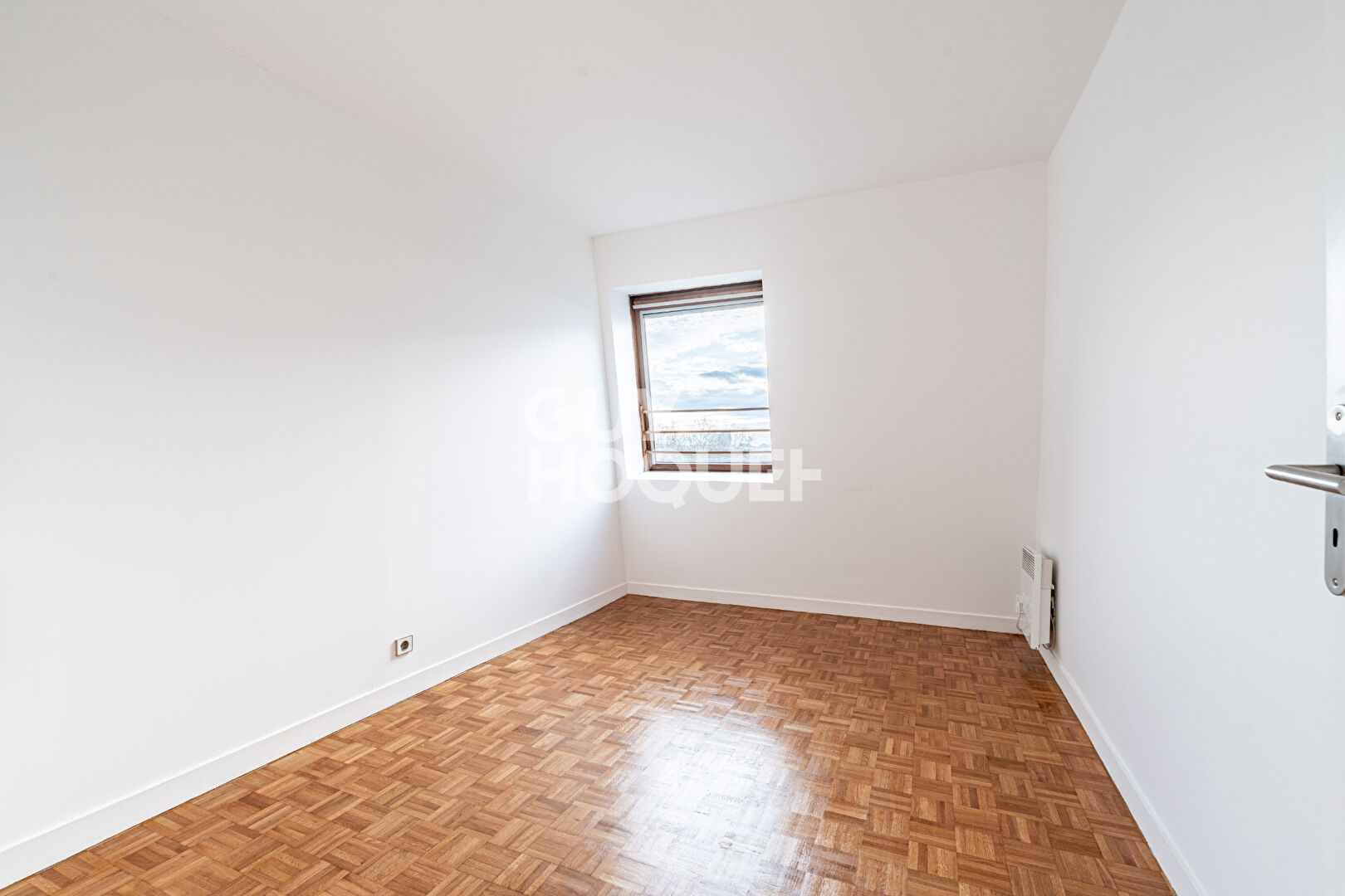 4 PIECES DERNIER ETAGE AVEC CAVE ET PARKING