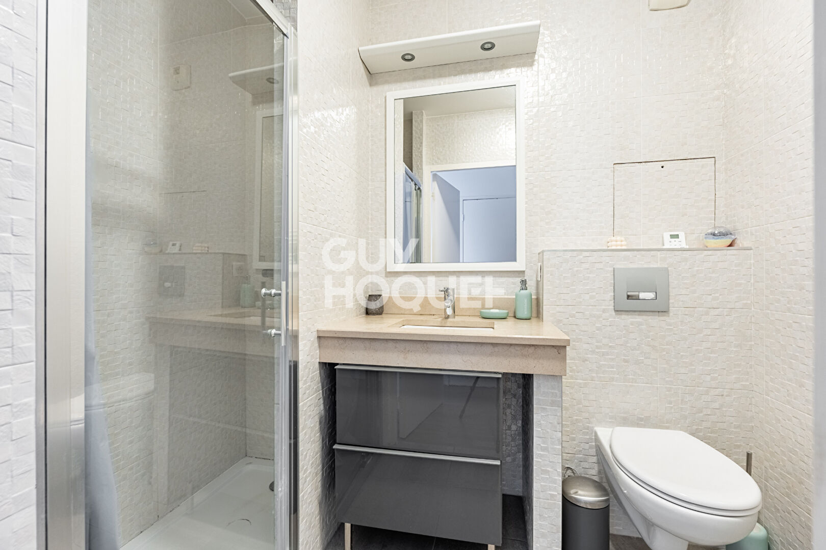 APPARTEMENT 5 PIECES EN DERNIER ETAGE AVEC TERRASSE, PARKINGS ET CAVE