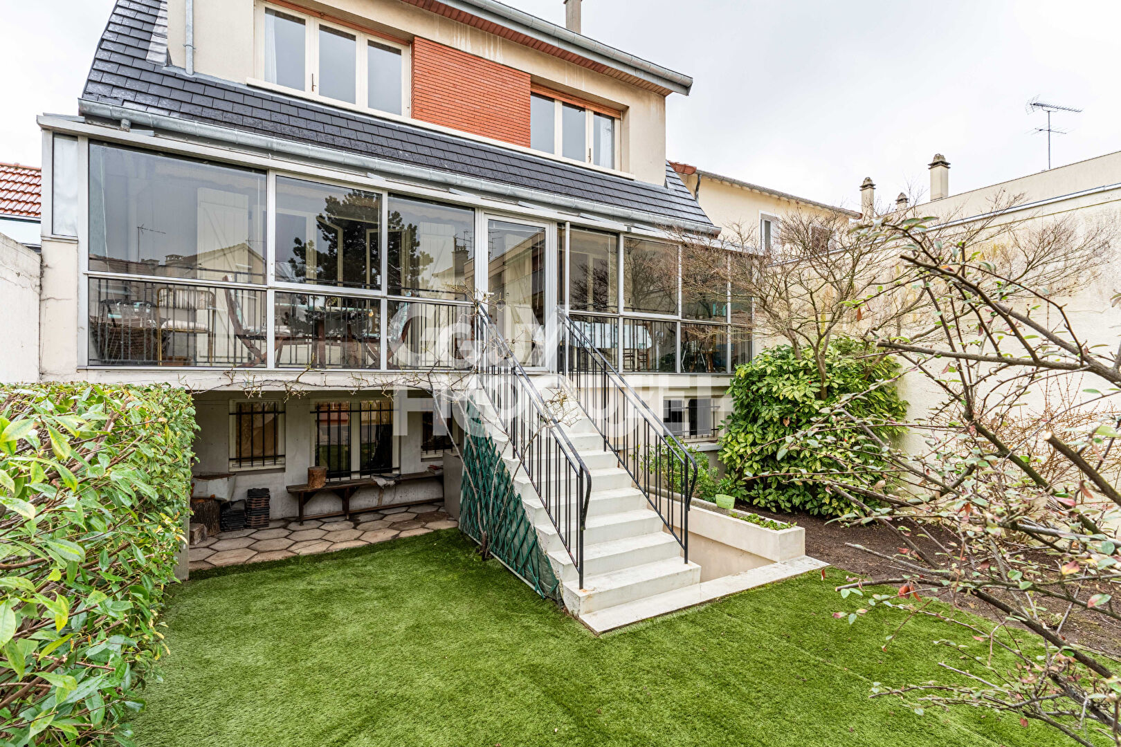 Maison La Garenne Colombes 6 pièce(s) 225 m2