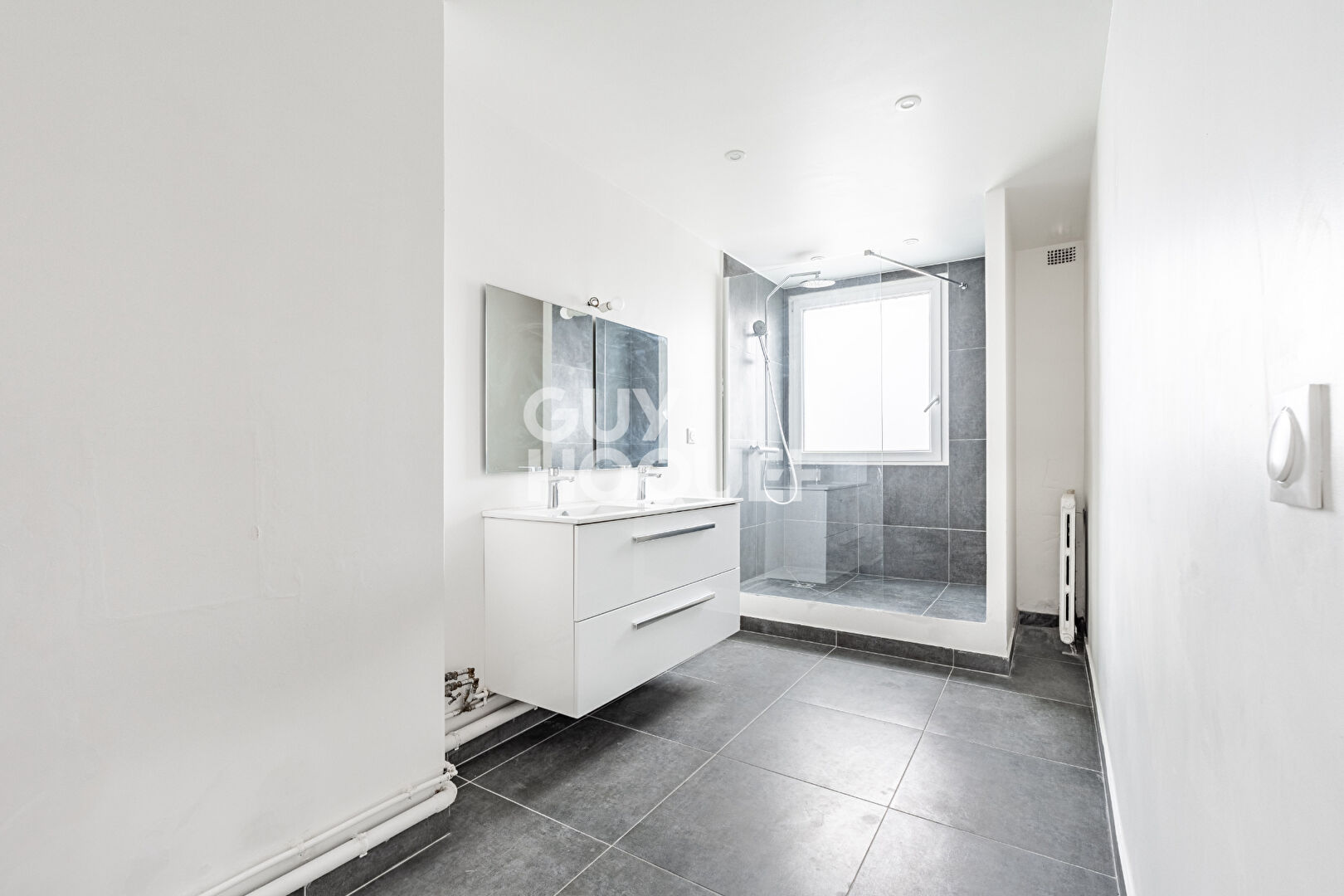 BOULOGNE BILLANCOURT : SPACIEUX 3 PIECES AVEC BALCON