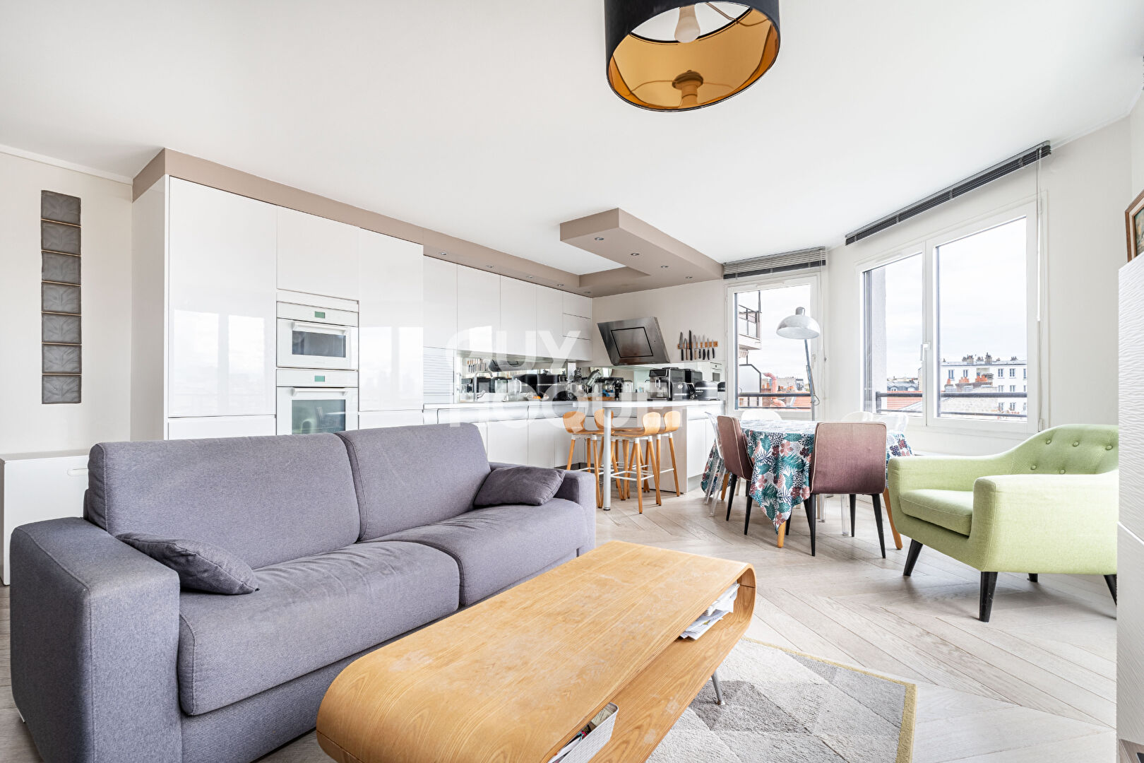 APPARTEMENT 3 PIECES AVEC PARKING ET TERRASSE 