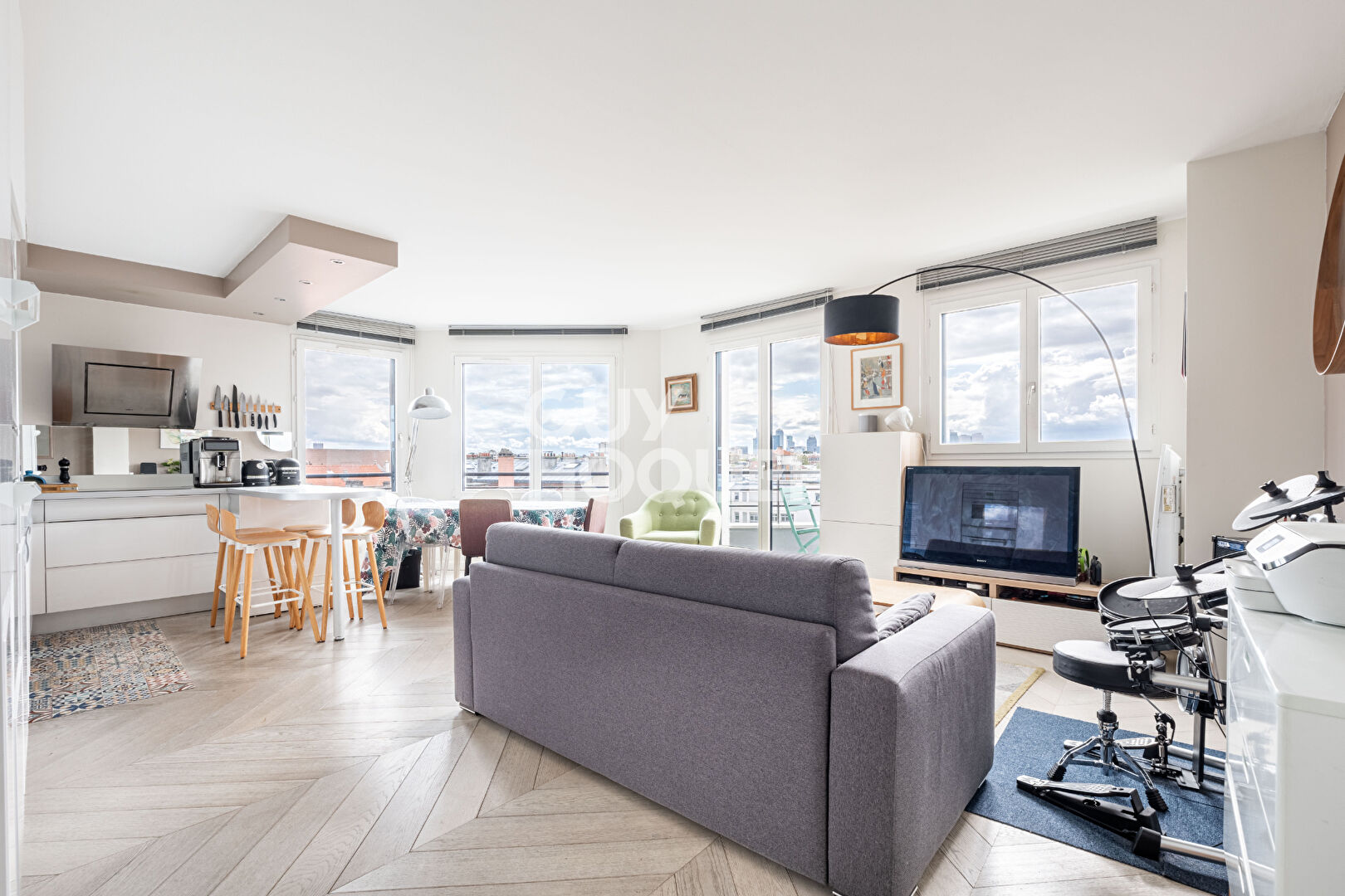 APPARTEMENT 3 PIECES AVEC PARKING ET TERRASSE 
