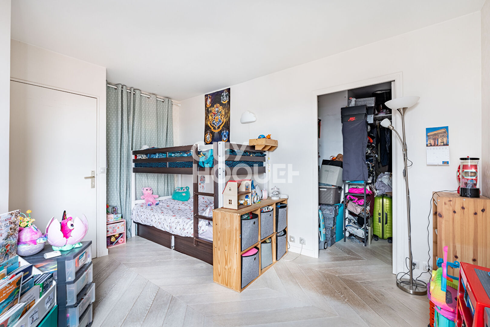 APPARTEMENT 3 PIECES AVEC PARKING ET TERRASSE 
