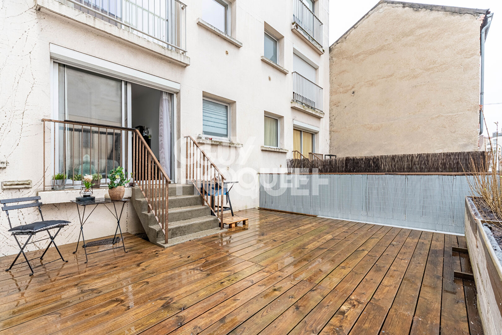 Appartement  2 pièces / terrasse, balcon, cave et parking