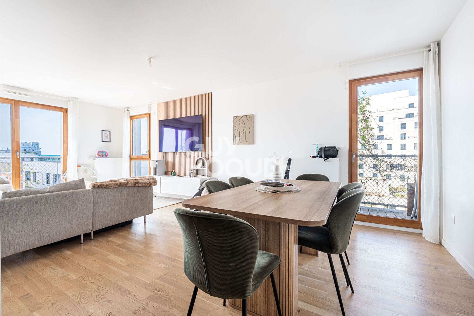 APPARTEMENT 4 PIECES AVEC BALCON ET PARKING