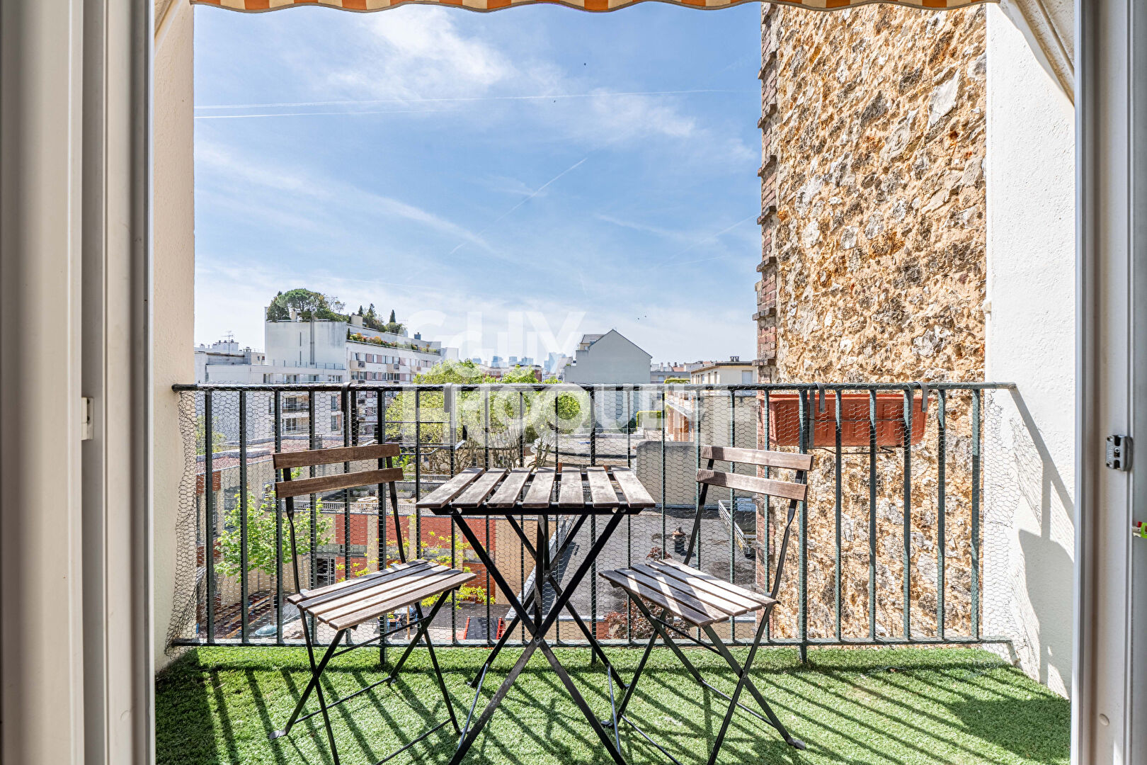 Appartement Asnieres Sur Seine 3 pièces avec balcon (2,75 m²)