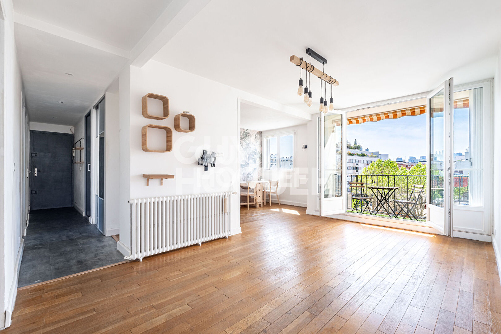 Appartement Asnieres Sur Seine 3 pièces avec balcon (2,75 m²)
