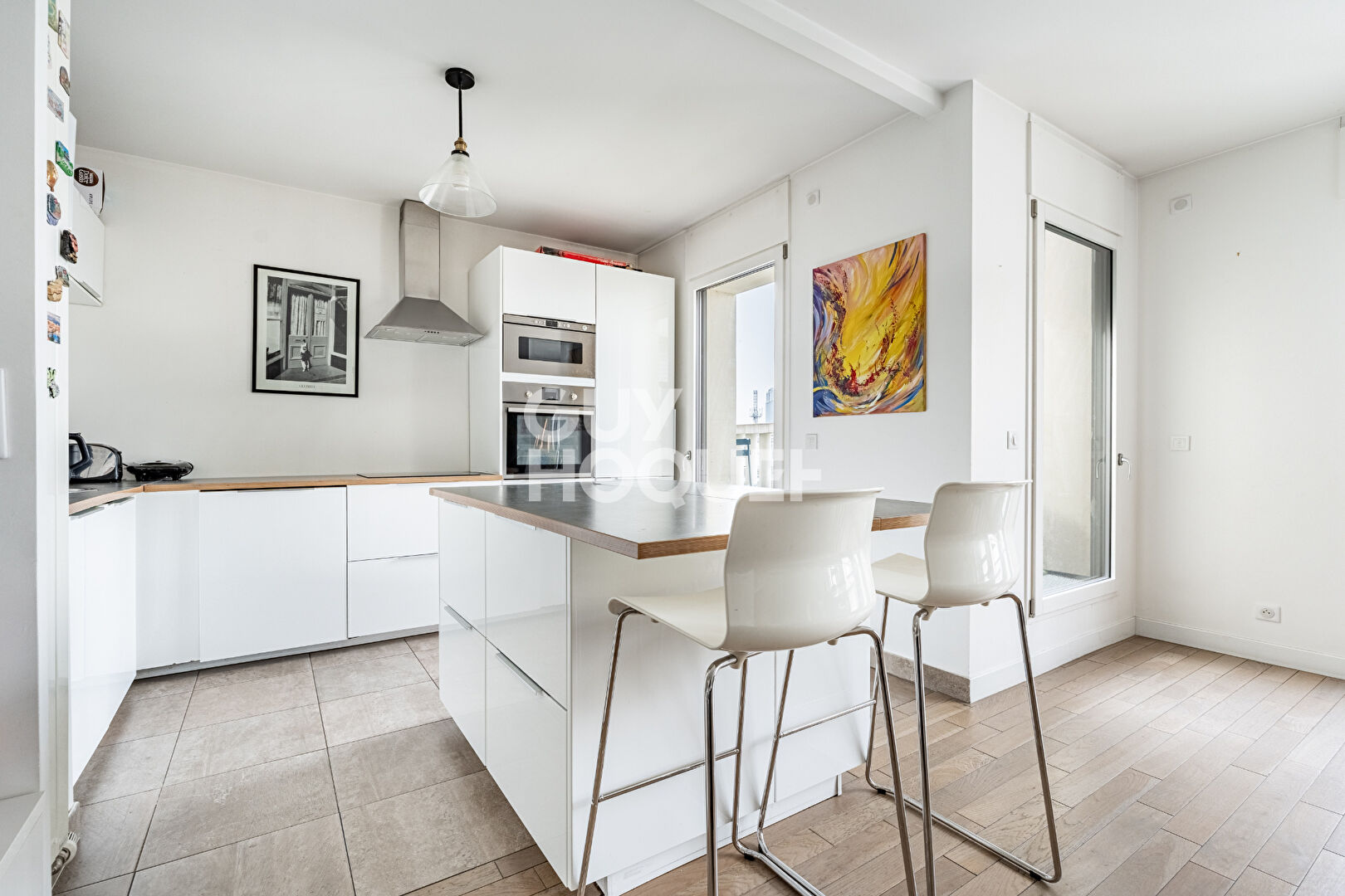 APPARTEMENT 5 PIECES EN DERNIER ETAGE AVEC TERRASSE, PARKINGS ET CAVE