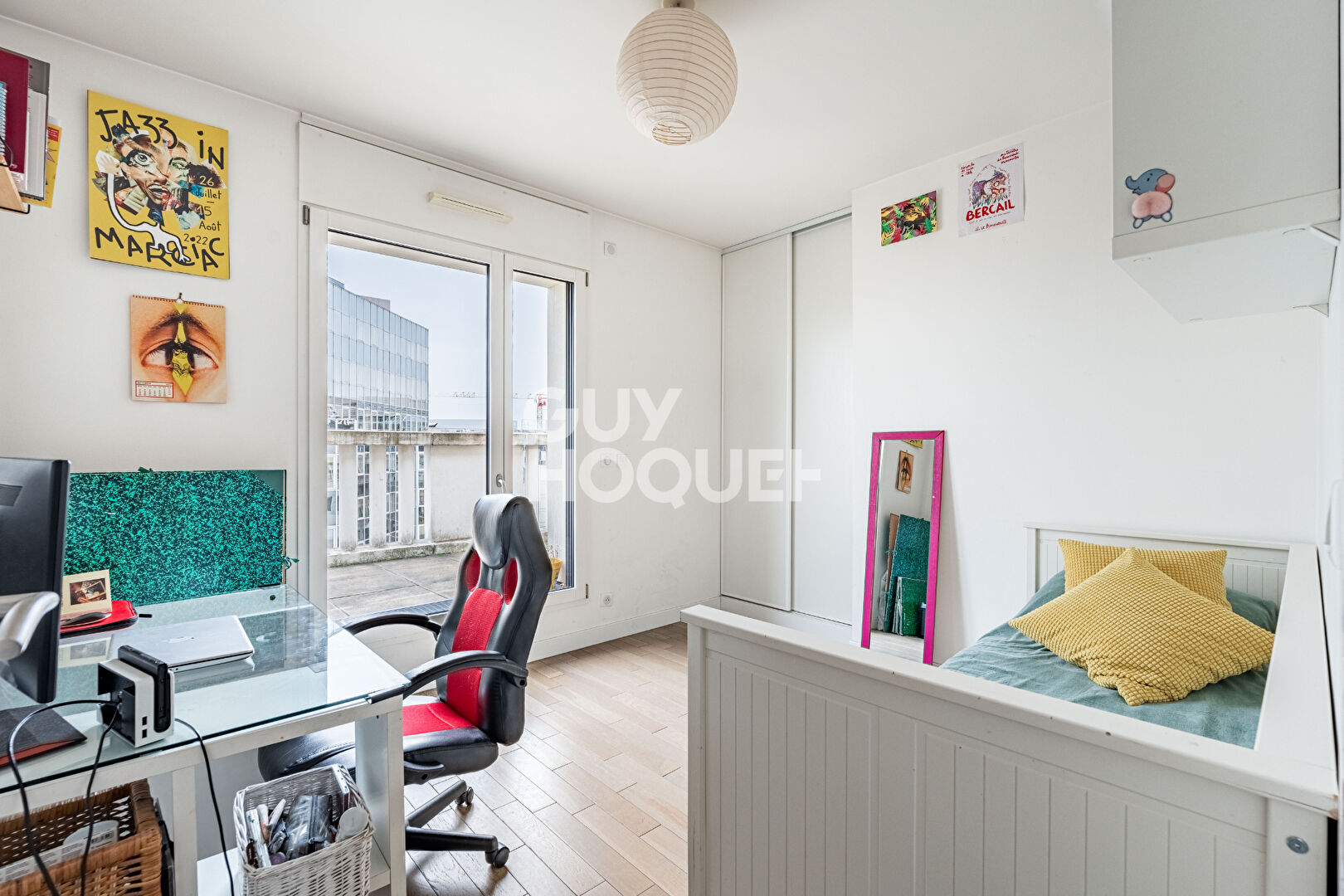 APPARTEMENT 5 PIECES EN DERNIER ETAGE AVEC TERRASSE, PARKINGS ET CAVE