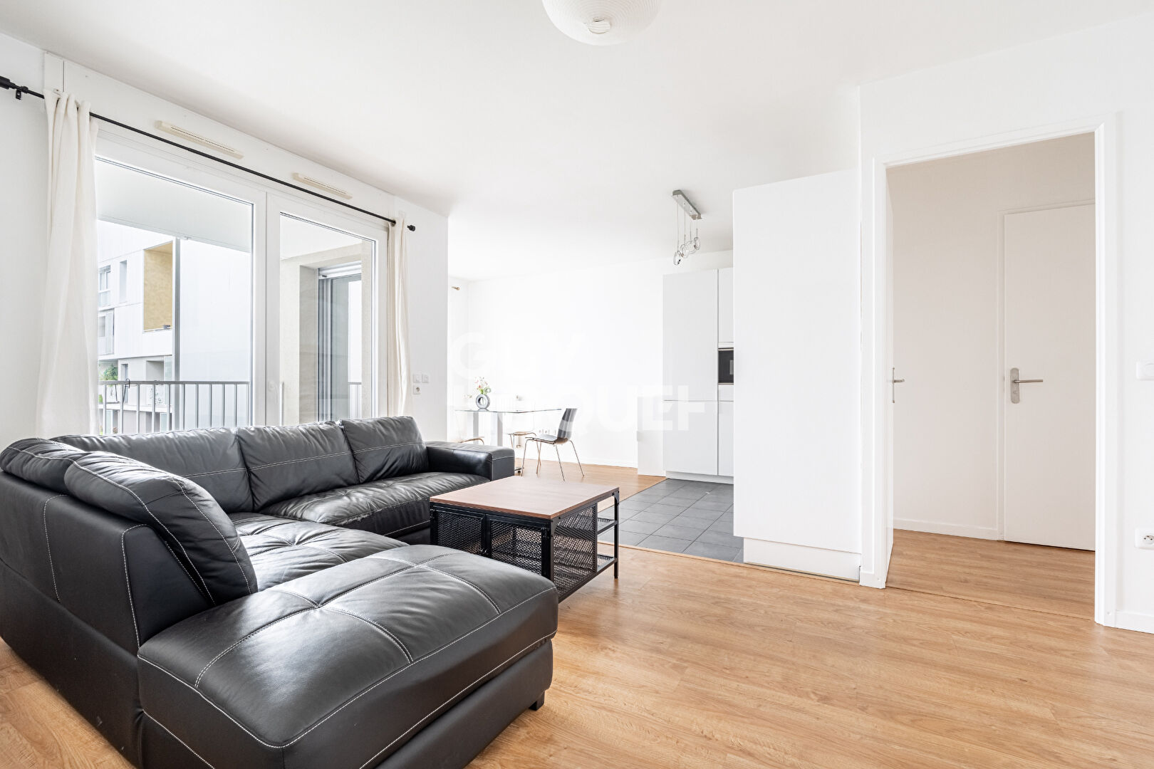 APPARTEMENT 3 PIECES AVEC BALCON ET PARKING 