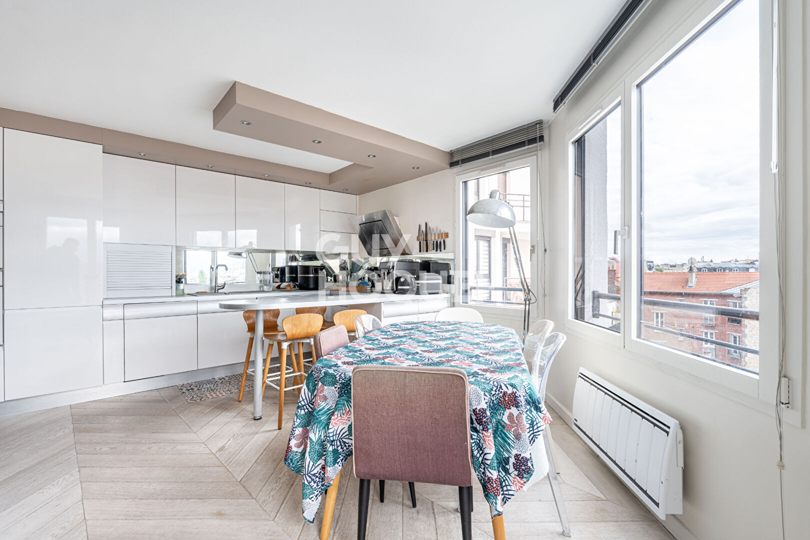 APPARTEMENT 3 PIECES AVEC PARKING ET TERRASSE