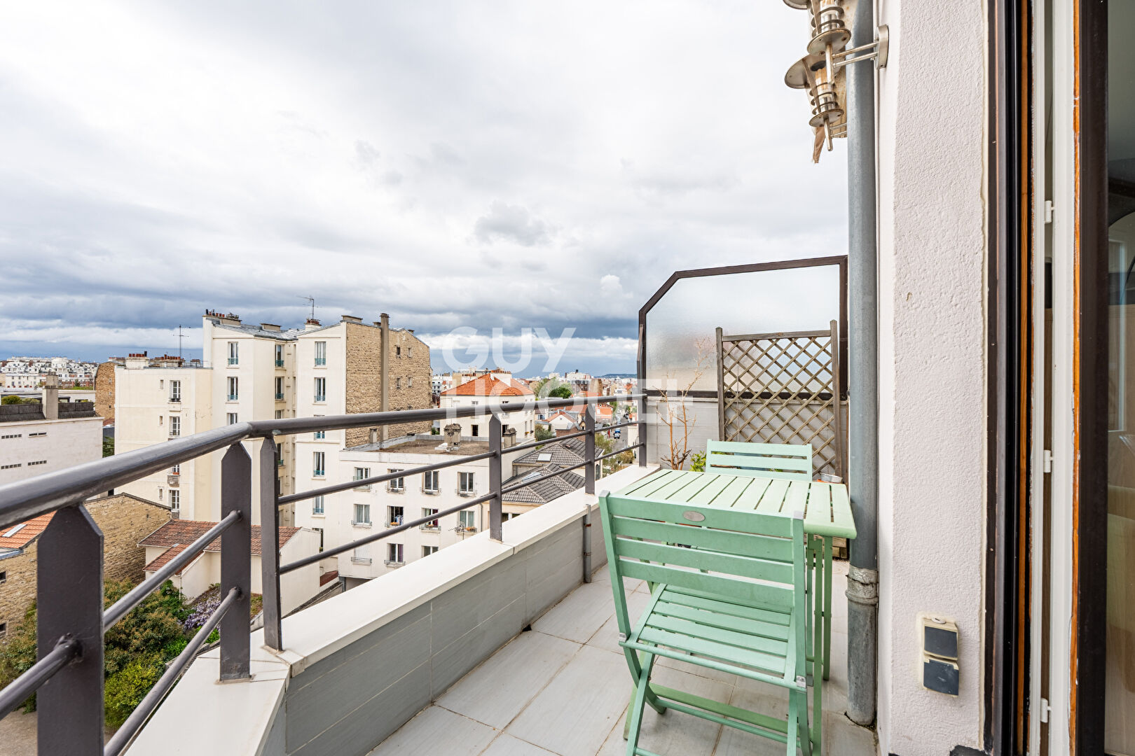 APPARTEMENT 3 PIECES AVEC PARKING ET TERRASSE