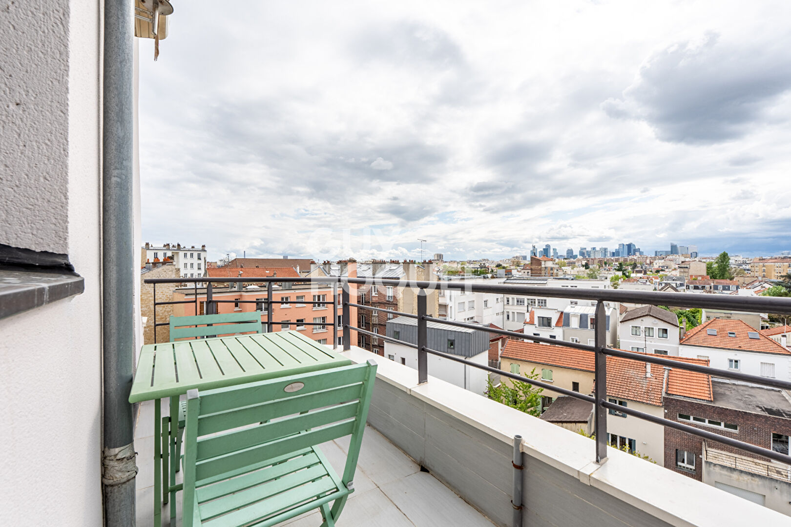 APPARTEMENT 3 PIECES AVEC PARKING ET TERRASSE
