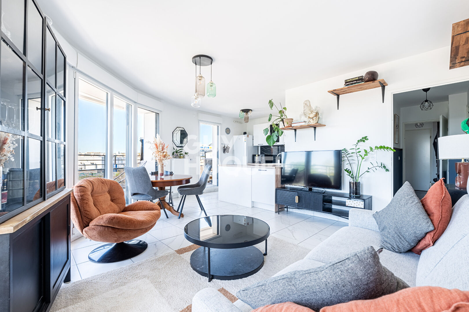 APPARTEMENT 3 PIECES AVEC TERRASSE ET PARKING