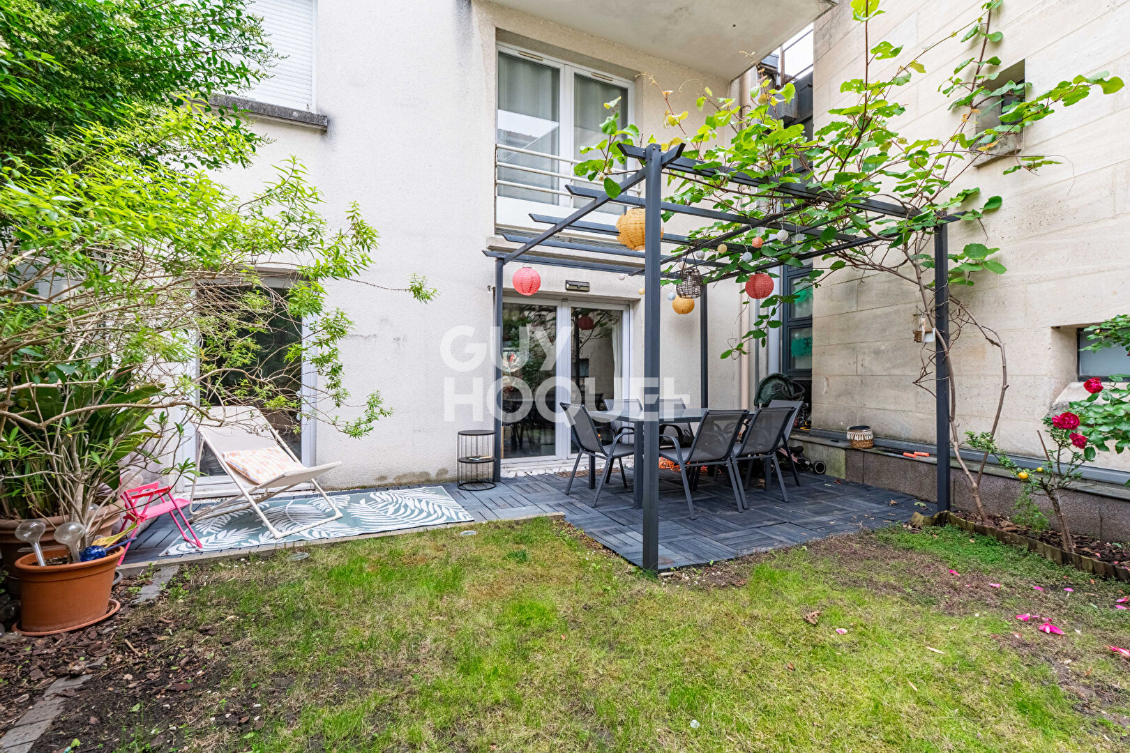 APPARTEMENT 3 PIECES AVEC JARDIN, PARKING ET CAVE