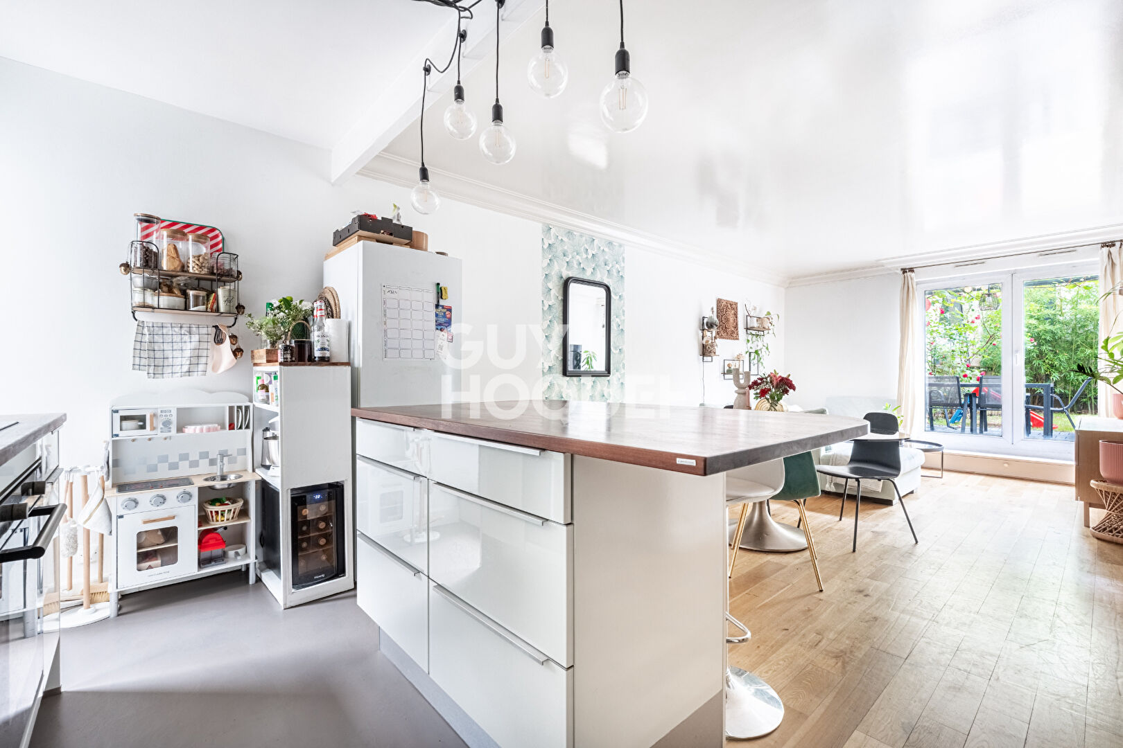 APPARTEMENT 3 PIECES AVEC JARDIN, PARKING ET CAVE