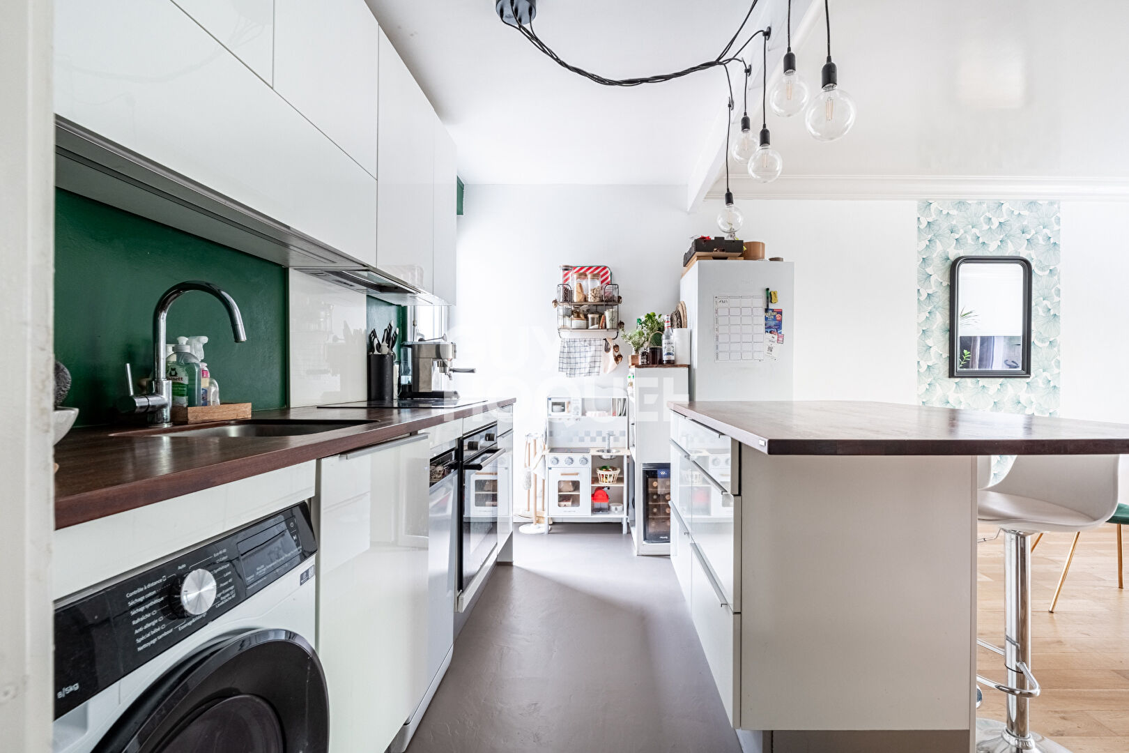 APPARTEMENT 3 PIECES AVEC JARDIN, PARKING ET CAVE