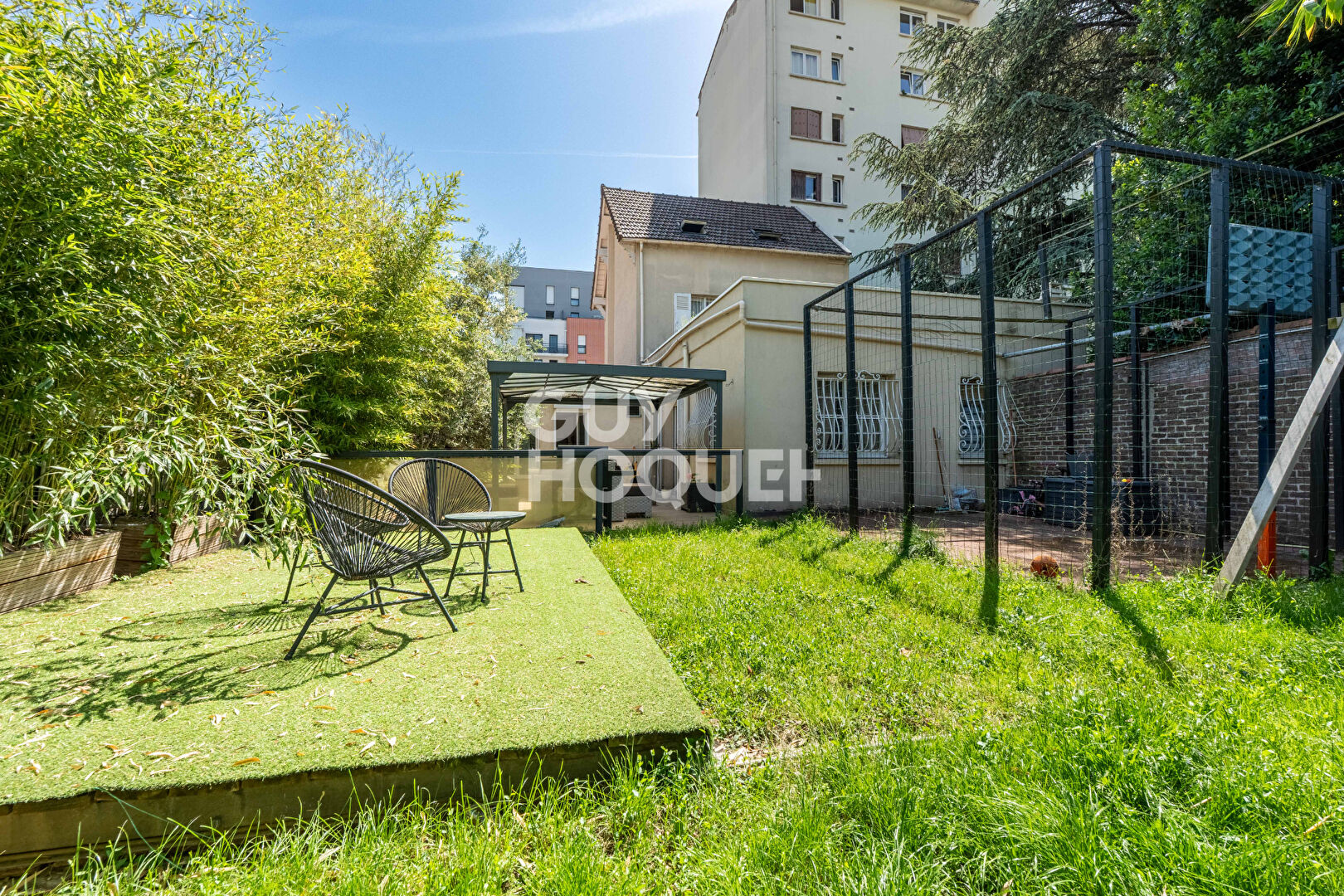 MAISON 8 PIECES AVEC DEPENDANCE ET PISCINE