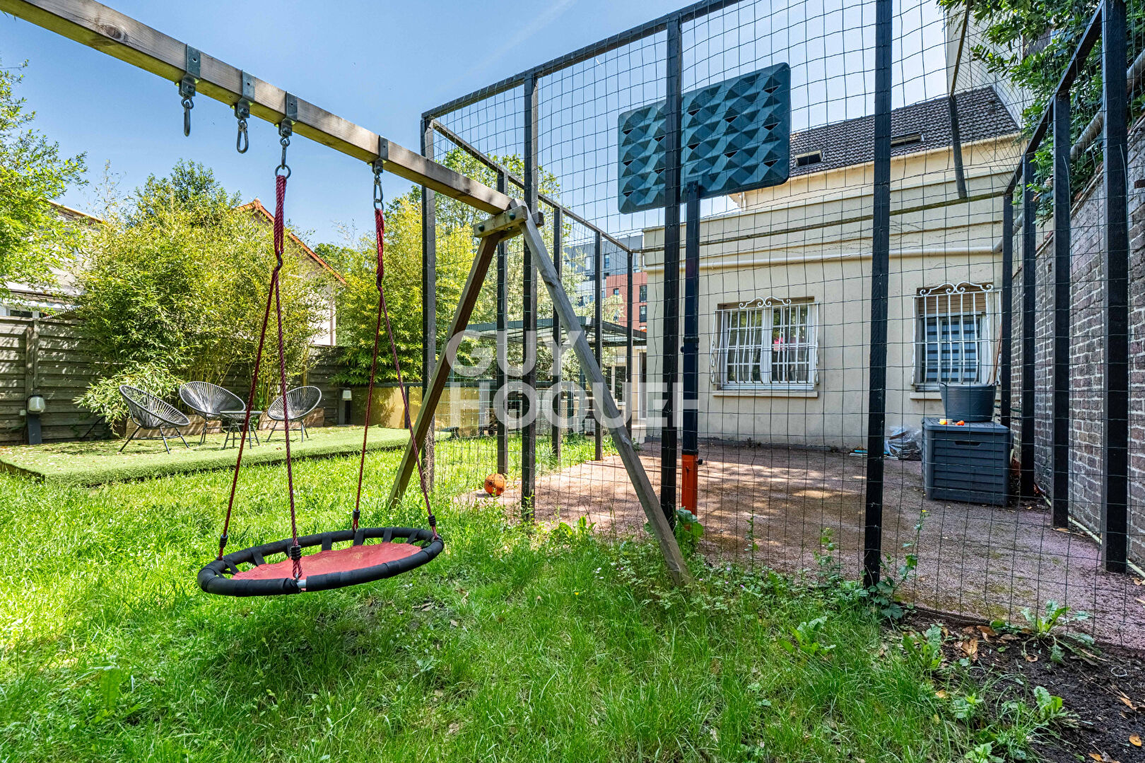 MAISON 8 PIECES AVEC DEPENDANCE ET PISCINE