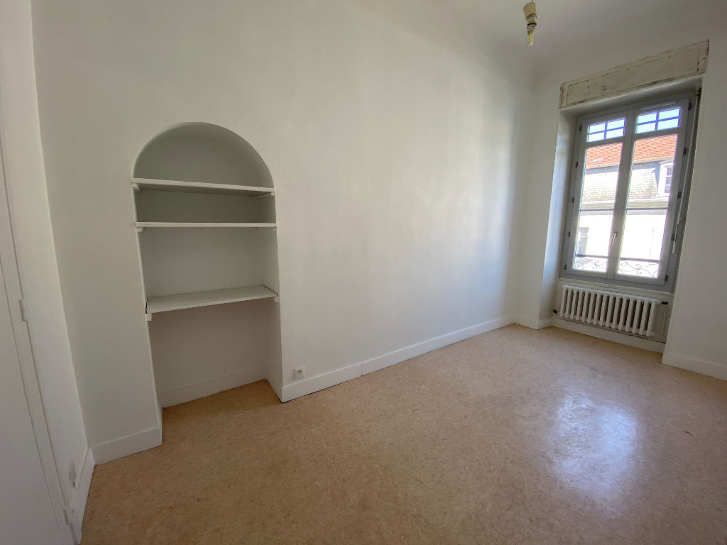 APPARTEMENT DANS L'ANCIEN PROCHE DES COMMODITES
