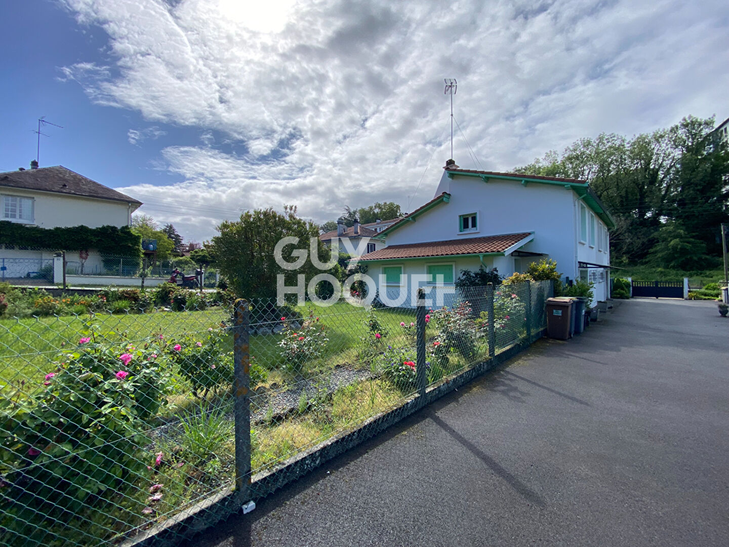 Billere (64140) - Maison, deux chambres avec jardin et garage privatifs.