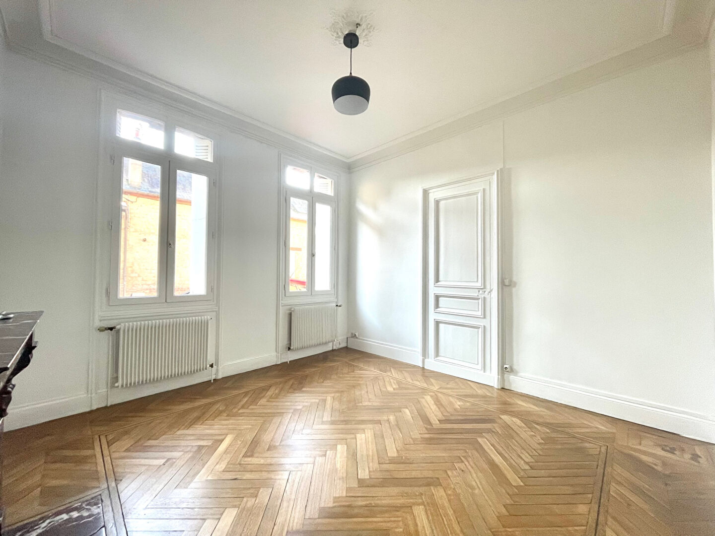 Studio avec courette CAUDEBEC LES ELBEUF- RéF: VALL-RDC-D