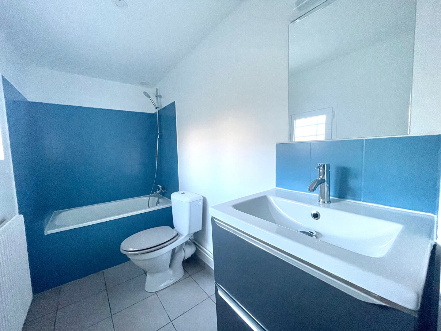 Studio avec courette CAUDEBEC LES ELBEUF- RéF: VALL-RDC-D