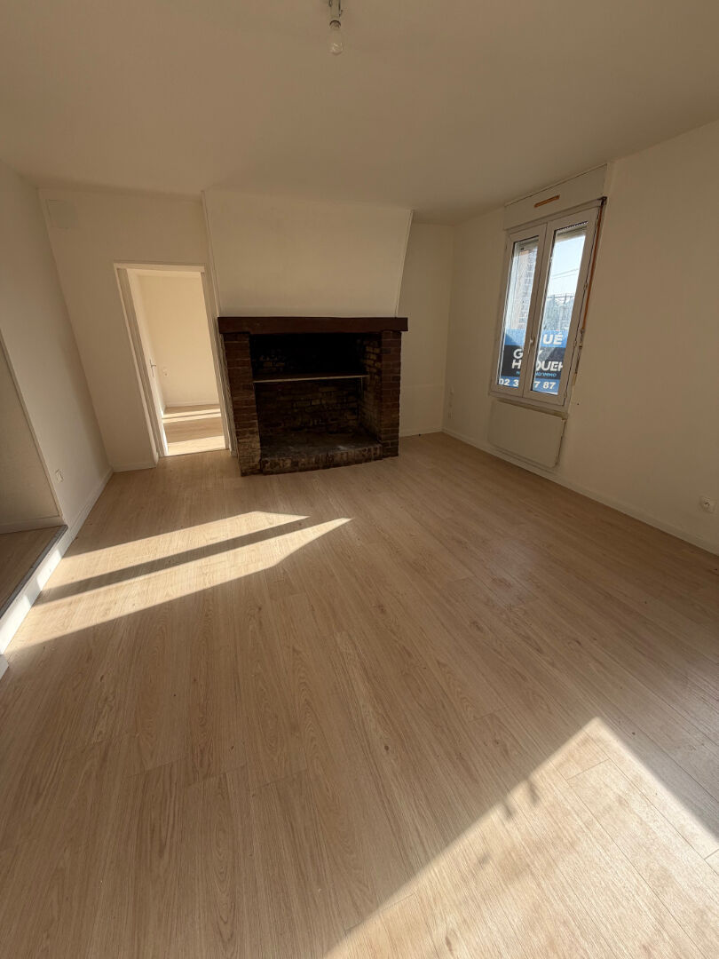 A la la location Appartement  T2 - 27520- Réf CANT-RDC2