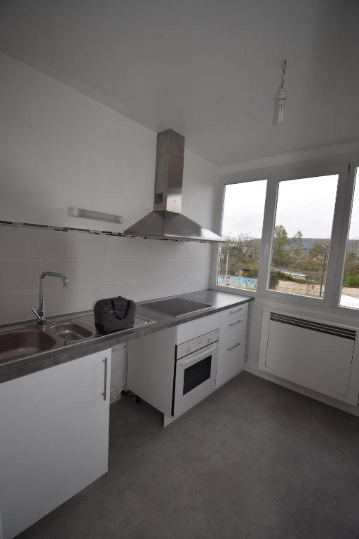 Appartement F4  Saint Aubin Les Elbeuf 76410  place de parking