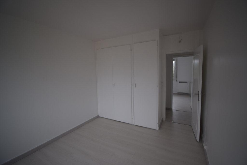 Appartement F4  Saint Aubin Les Elbeuf 76410  place de parking